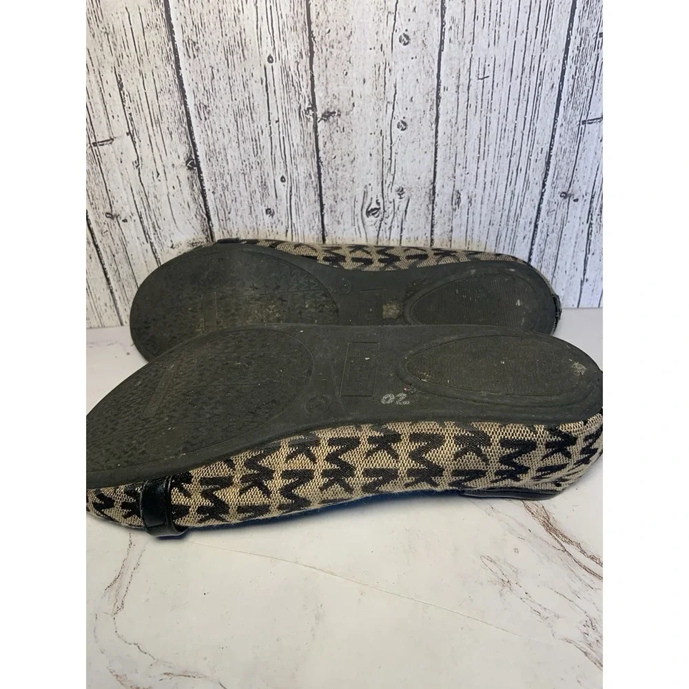 🔥 Michael Kors Freeda Tan/Black Monogram  Flats Gold Metal‎ Logo Size 3